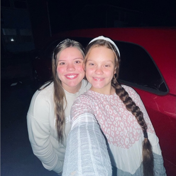 Meet your Posher, Mckenzie - Picture 3 of 11